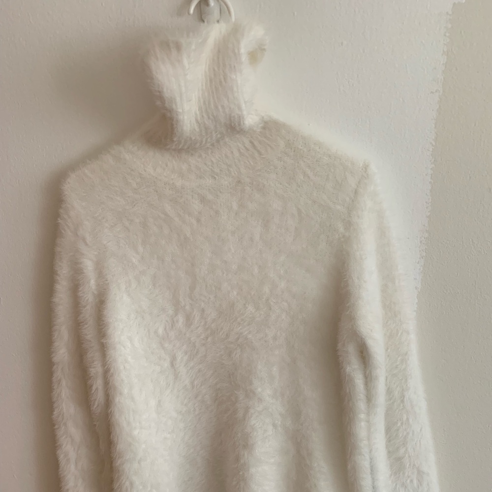 White puffy Zara sweater